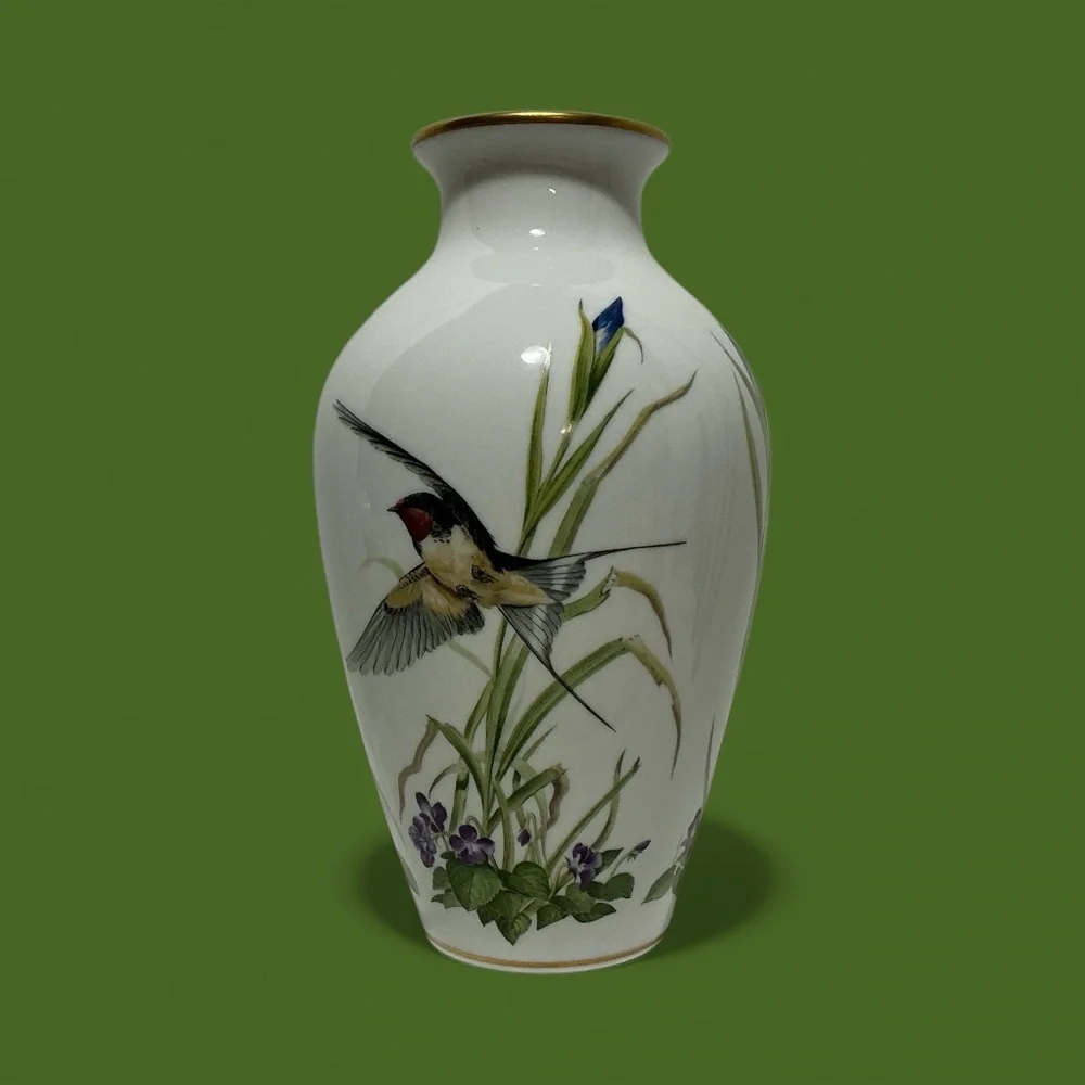Franklin Porcelain Bird Vase Meadowland Floral Design
